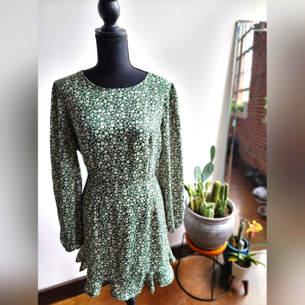Lulus green white floral dress open back long sleeves